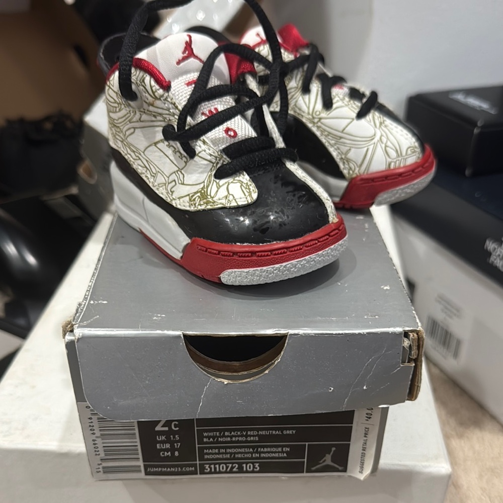 🔟DEAL… Jordan Red and Black Sneakers with Speckled Design